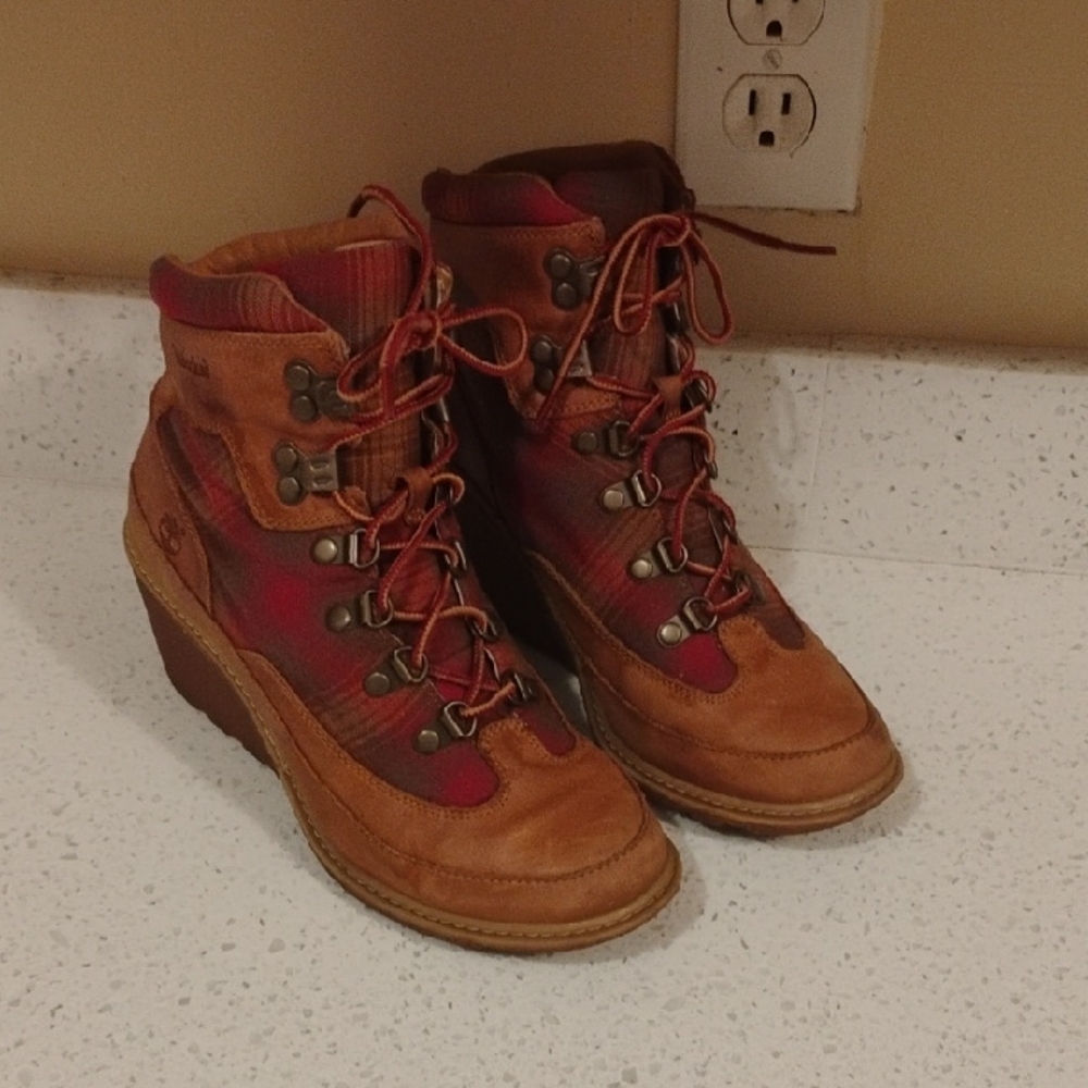 Timberland Red and Brown Lace Up Boots Rugged Design  Size 8 Women
